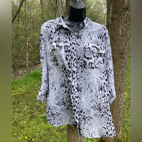 Lane Bryant Shirt Size 18/20 Button Up Blouse Cheetah Print Grey Top for Women - Picture 4 of 10